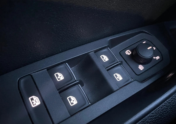 Skoda Karoq cena 99000 przebieg: 88000, rok produkcji 2019 z Zgierz małe 497
